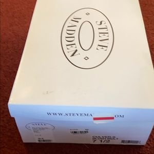 New Steven madden sandals